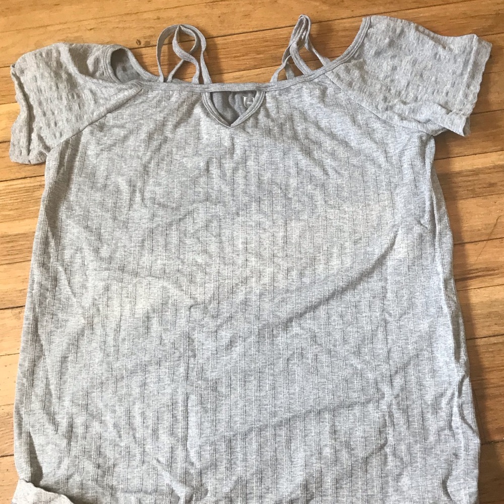 Peekaboo off shoulder stretch T